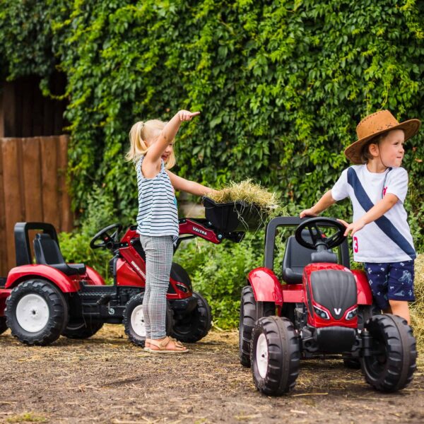 FALK-Traktorek-Czerwony-Valtra-S4-na-Pedaly-z-Przyczepka-od-3-Lat-3 FALK-Traktorek-Czerwony-Valtra-S4-na-Pedaly-z-Przyczepka-od-3-Lat-3