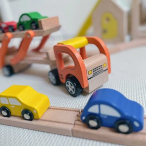 Drewniana laweta z samochodzikami Viga Toys 2