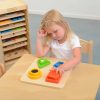 Drewniany-Sorter-Ksztaltow-Materialow-Faktury-Powierzchni-Masterkidz-Montessori-3