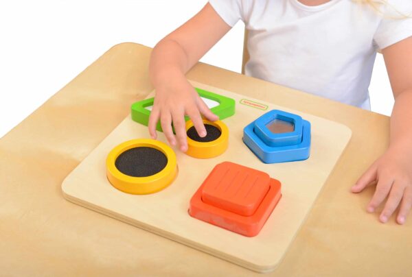 Drewniany-Sorter-Ksztaltow-Materialow-Faktury-Powierzchni-Masterkidz-Montessori-6 Drewniany-Sorter-Ksztaltow-Materialow-Faktury-Powierzchni-Masterkidz-Montessori-6