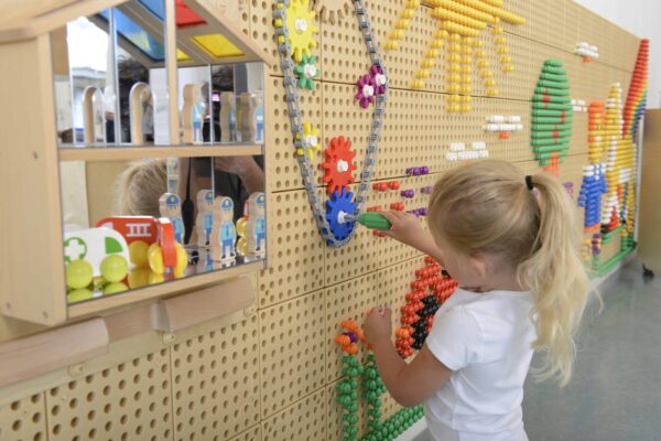 Kola-Zebate-Zbuduj-Wlasny-Mechanizm-Tablica-Naukowo-Kreatywna-Masterkidz-STEM-5 Kola-Zebate-Zbuduj-Wlasny-Mechanizm-Tablica-Naukowo-Kreatywna-Masterkidz-STEM-5