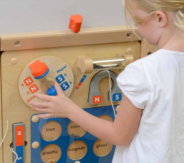 Nauka-o-Przyciaganiu-Magnetycznym-Tablica-Edukacyjna-Masterkidz-Montessori-6 Nauka-o-Przyciaganiu-Magnetycznym-Tablica-Edukacyjna-Masterkidz-Montessori-6