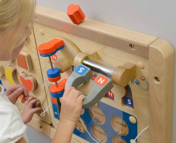 Nauka-o-Przyciaganiu-Magnetycznym-Tablica-Edukacyjna-Masterkidz-Montessori-7 Nauka-o-Przyciaganiu-Magnetycznym-Tablica-Edukacyjna-Masterkidz-Montessori-7