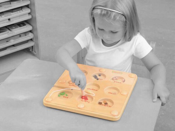 Co-Przyciagnie-Magnes-Edukacyjna-Gra-Tabliczka-Masterkidz-Montessori-3 Co-Przyciagnie-Magnes-Edukacyjna-Gra-Tabliczka-Masterkidz-Montessori-3