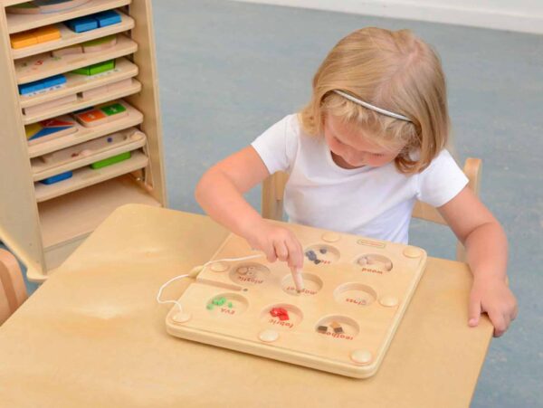 Co-Przyciagnie-Magnes-Edukacyjna-Gra-Tabliczka-Masterkidz-Montessori-5 Co-Przyciagnie-Magnes-Edukacyjna-Gra-Tabliczka-Masterkidz-Montessori-5