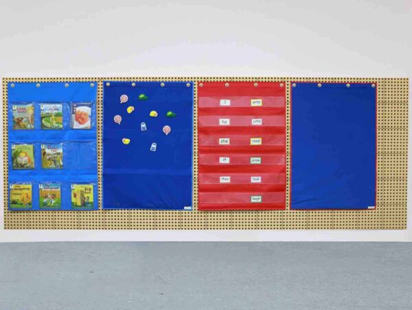 Materialowy-Arkusz-Do-Wieszania-Z-Kieszonkami-Na-Fiszki-I-Obrazki-Masterkidz-Czerwony-2 Materialowy-Arkusz-Do-Wieszania-Z-Kieszonkami-Na-Fiszki-I-Obrazki-Masterkidz-Czerwony-2