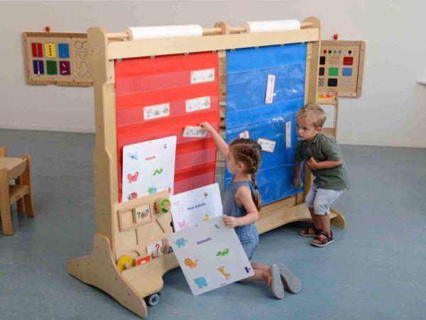 Materialowy-Arkusz-Do-Wieszania-Z-Kieszonkami-Na-Fiszki-I-Obrazki-Masterkidz-Czerwony-3 Materialowy-Arkusz-Do-Wieszania-Z-Kieszonkami-Na-Fiszki-I-Obrazki-Masterkidz-Czerwony-3