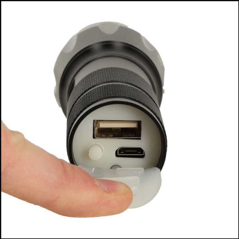 Latarka-taktyczna-wojskowa-800-lumenow-LED-ZOOM-mocna-USB-akumulator-6 Latarka-taktyczna-wojskowa-800-lumenow-LED-ZOOM-mocna-USB-akumulator-6