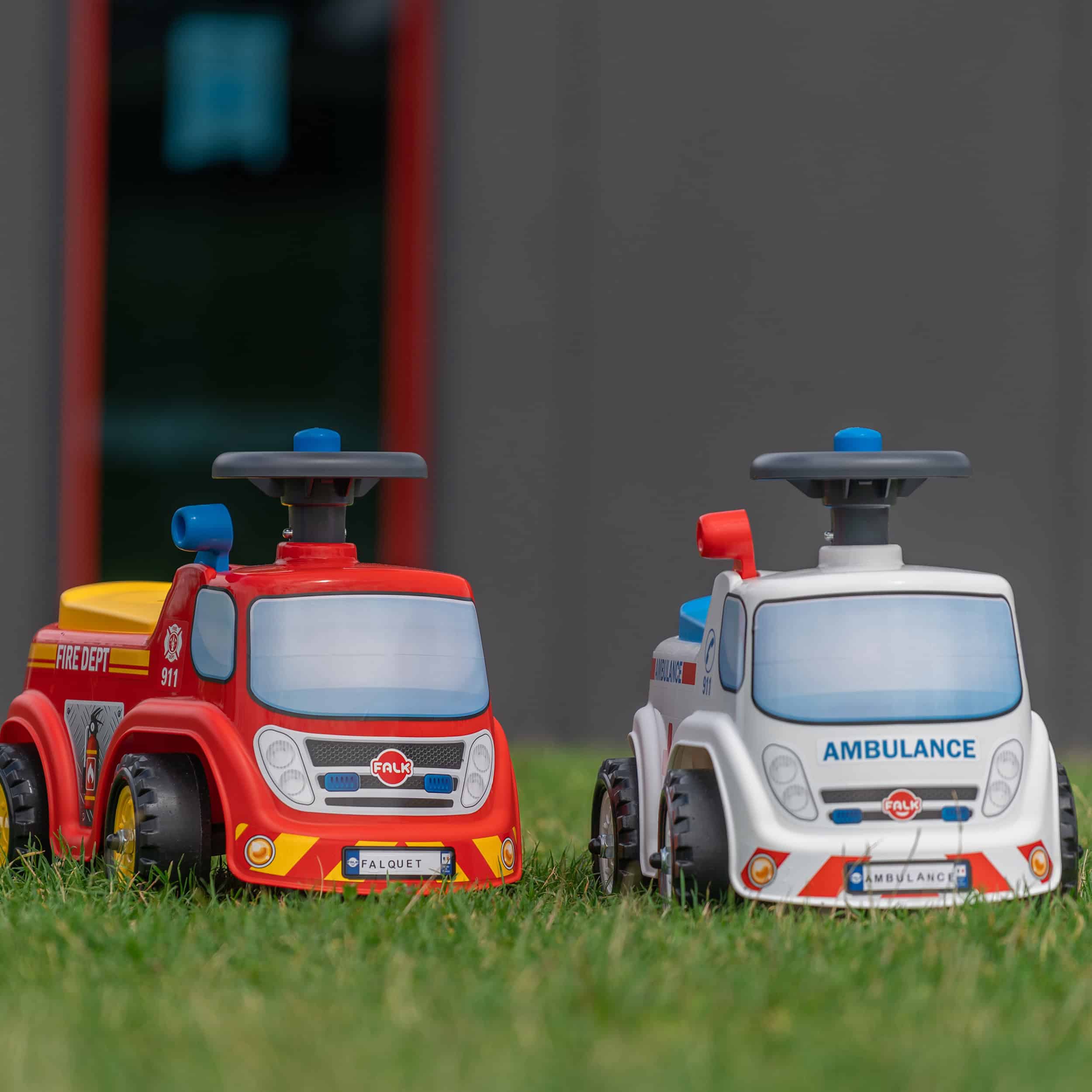 FALK-Jezdzik-Samochod-Ambulans-z-Klaksonem-od-1-roku-7 FALK-Jezdzik-Samochod-Ambulans-z-Klaksonem-od-1-roku-7