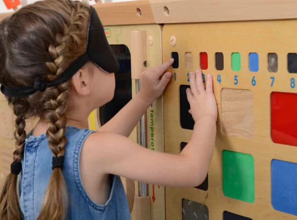 MASTERKIDZ-Tablica-Edukacyjna-Rozpoznawanie-Materialow-Faktur-Zmysl-Dotyku-3 MASTERKIDZ-Tablica-Edukacyjna-Rozpoznawanie-Materialow-Faktur-Zmysl-Dotyku-3