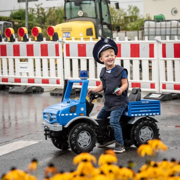 Rolly-Toys-RolliUnimog-Mercedes-Benz-Policja-Ciezarowka-Samochod-na-pedaly-1 Rolly-Toys-RolliUnimog-Mercedes-Benz-Policja-Ciezarowka-Samochod-na-pedaly-1