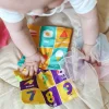 WOOPIE-BABY-Zabawka-Edukacyjna-Sensoryczna-Pani-Metka-Pudeleczko-Chusteczek-1