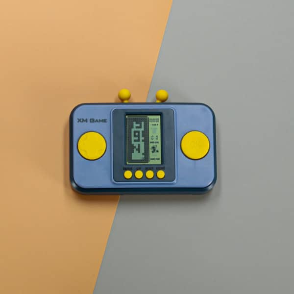 Gra-elektroniczna-zrecznosciowa-konsola-przenosna-szara-5 Gra-elektroniczna-zrecznosciowa-konsola-przenosna-szara-5