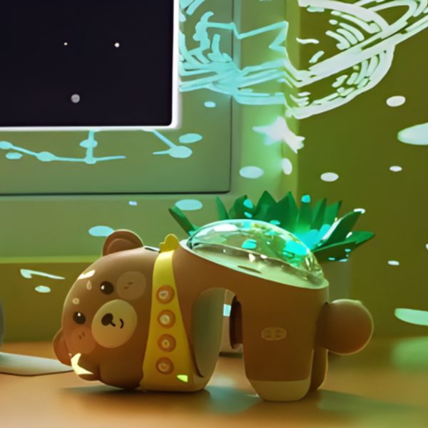 WOOPIE-BABY-Projektor-Gwiazd-Rzutnik-Lampka-Nocna-dla-Dzieci-Mis-1 Kolorowa lampka nocna z motywem misia i światłami projekcyjnymi, idealna do pokoju dziecięcego, tworząca relaksującą atmosferę i piękne projekcje na ścianach.